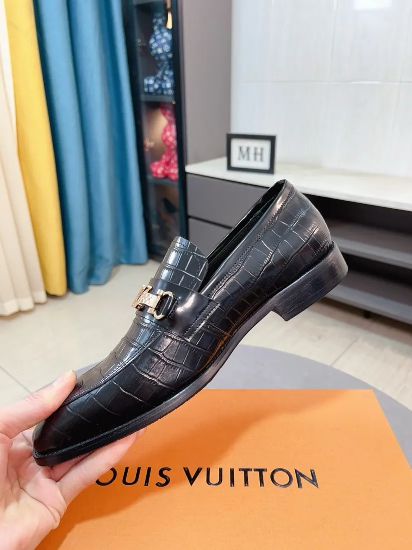 Men's men's shoes 💰500🌸🌸 [Louis Vuitton (LV)] High-end business formal leather shoes 🍀 luxurious and elegant style, both practicality and style, professional focus on details and quality, counter original 1⃣️: 1⃣️ ultra-accurate reproduction 👍🏻! Material: The upper is made of imported original calfskin➕imported Italian cowhide leather. Original anti-slip and wear-resistant outsole! Code number: 38--44 (45 customized)